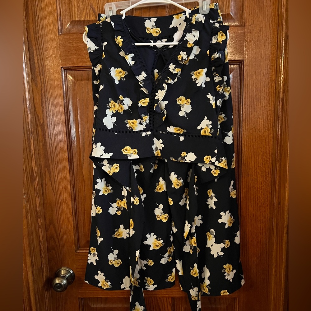 J By J.O.A. Medium Navy Blue Floral Pant Set OpenTie Back Sleeveless Shirt